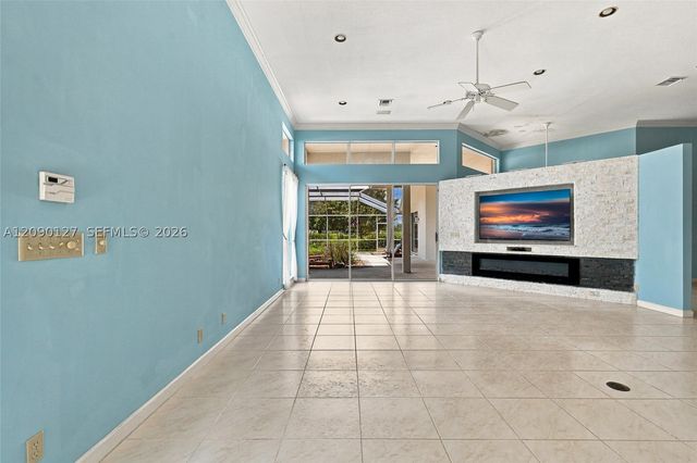 173 Orange Tree Dr, Atlantis, FL 33462
