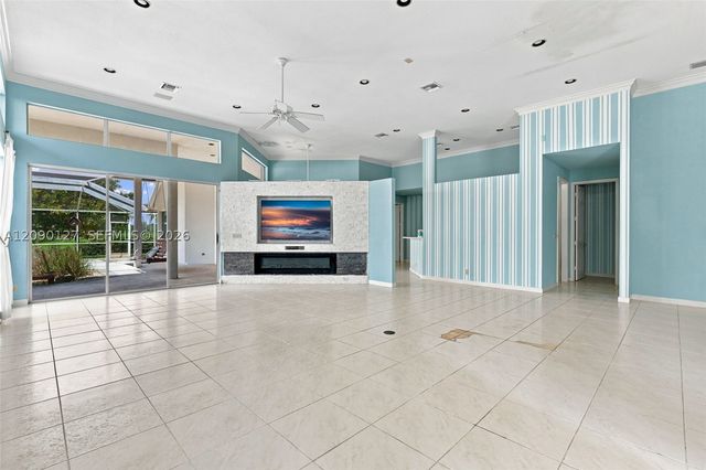 173 Orange Tree Dr, Atlantis, FL 33462