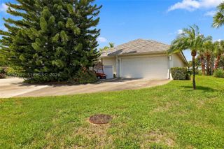 173 Orange Tree Dr, Atlantis, FL 33462