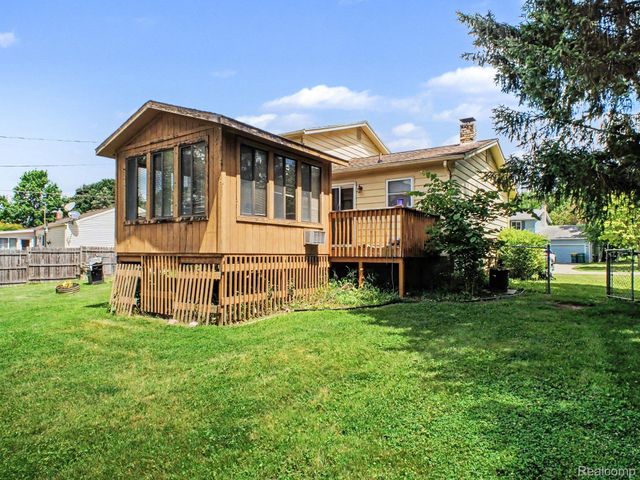 428 Carrie Drive, Flushing, MI 48433