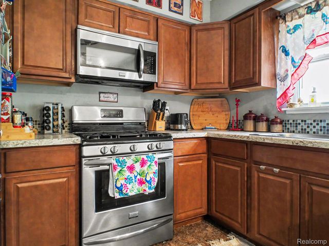 428 Carrie Drive, Flushing, MI 48433