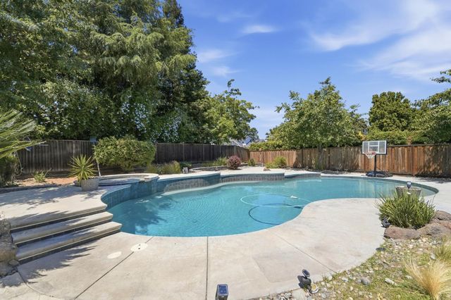 2399 Anita Ct, Tracy, CA 95304