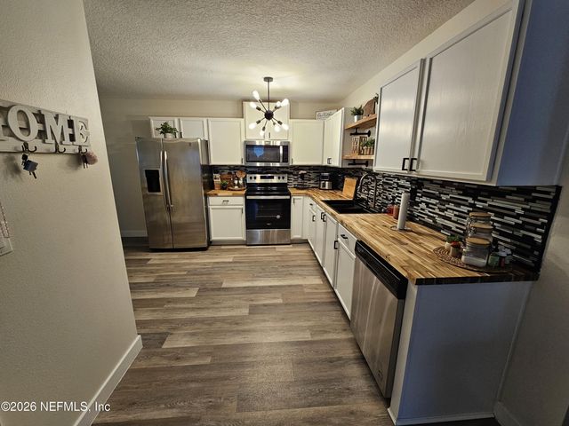 5463 OLD COLONY Drive, Jacksonville, FL 32222