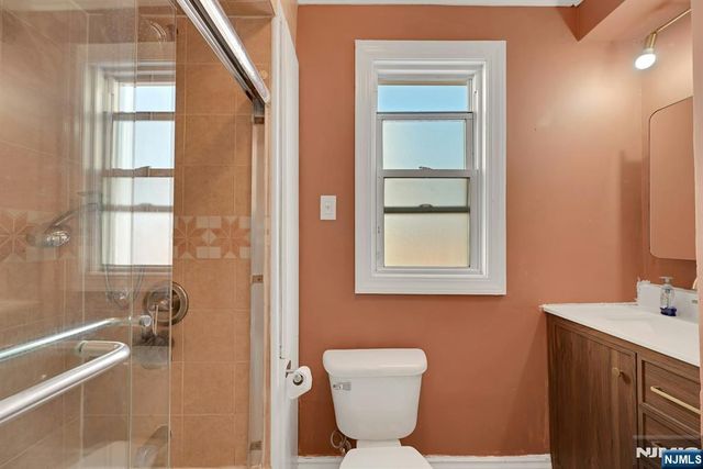 30 Columbia Terrace 2, Edgewater, NJ 07020