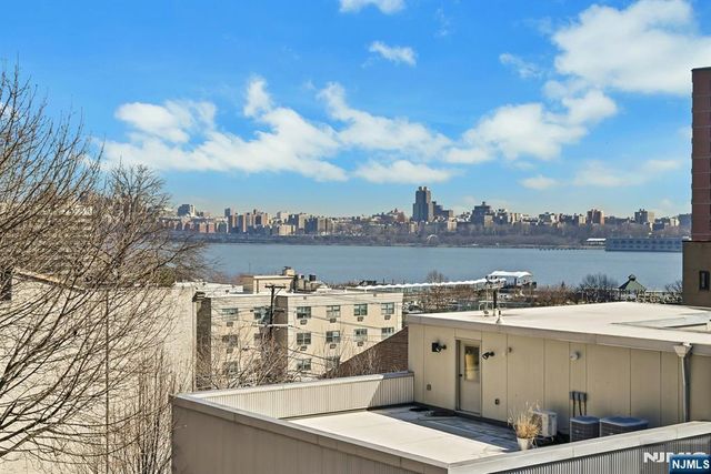 30 Columbia Terrace 2, Edgewater, NJ 07020