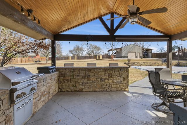 15519 S 298th East Avenue, Coweta, OK 74429