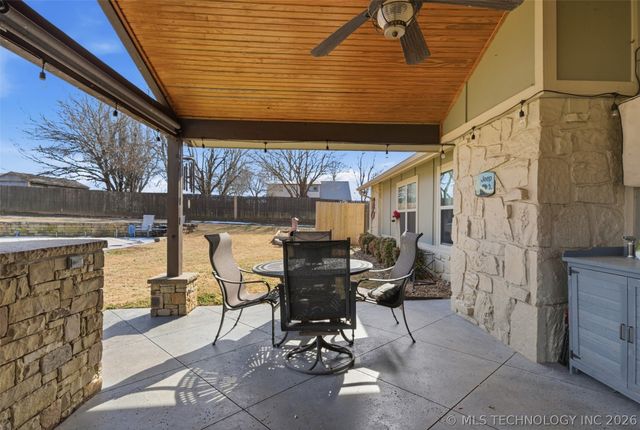 15519 S 298th East Avenue, Coweta, OK 74429