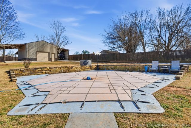 15519 S 298th East Avenue, Coweta, OK 74429