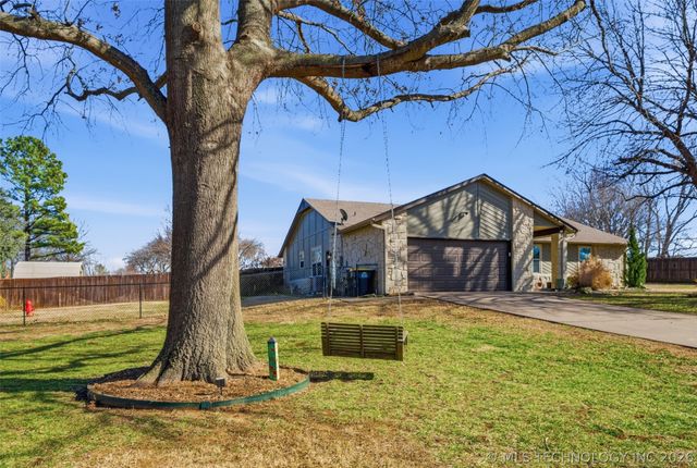 15519 S 298th East Avenue, Coweta, OK 74429