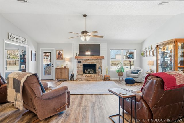 15519 S 298th East Avenue, Coweta, OK 74429