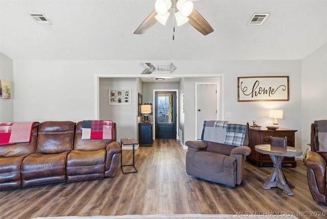 15519 S 298th East Avenue, Coweta, OK 74429