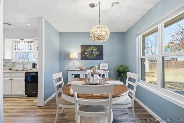 15519 S 298th East Avenue, Coweta, OK 74429