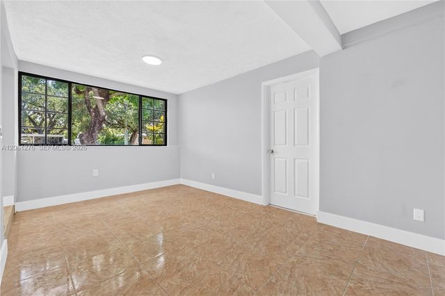 4011 SW 32nd St, West Park, FL 33023
