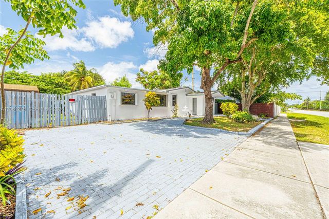 4011 SW 32nd St, West Park, FL 33023