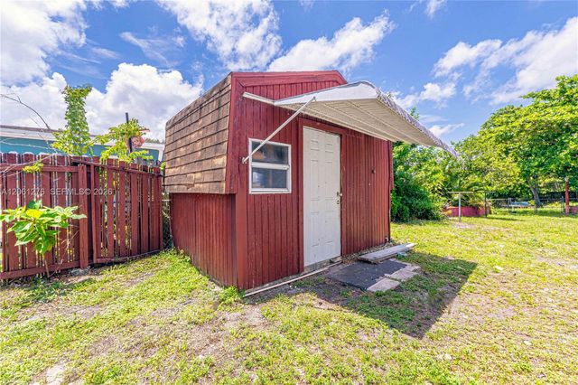 4011 SW 32nd St, West Park, FL 33023