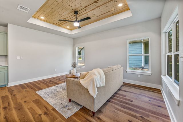 809 Branding Iron Trail, Granbury, TX 76049