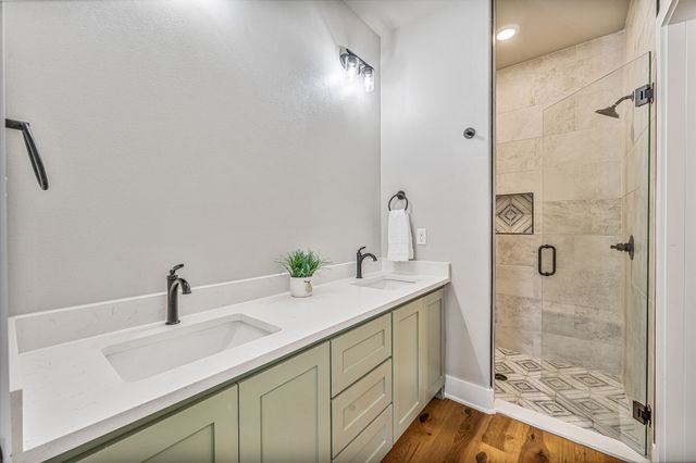 809 Branding Iron Trail, Granbury, TX 76049