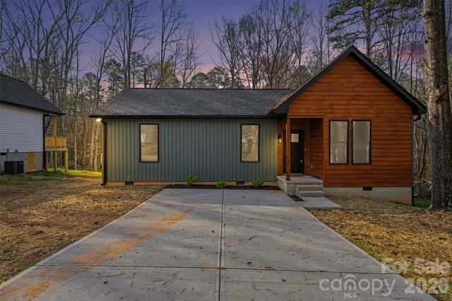 427 W Ballard Street, Cherryville, NC 28021