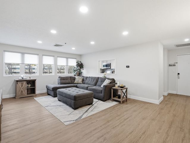 38 Dunham Rd 310, Beverly, MA 01915