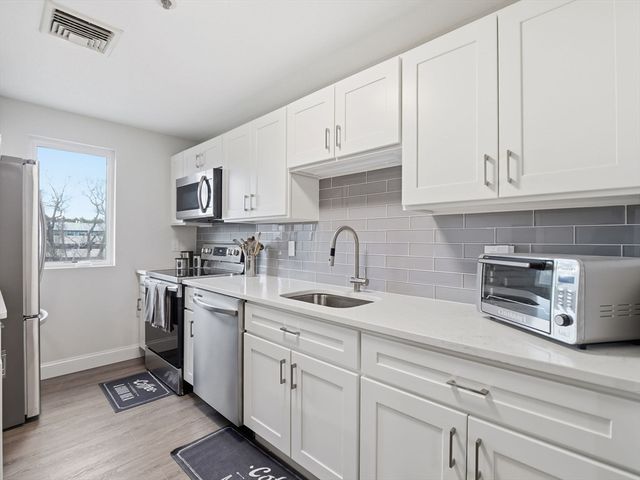 38 Dunham Rd 310, Beverly, MA 01915