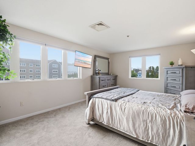 38 Dunham Rd 310, Beverly, MA 01915