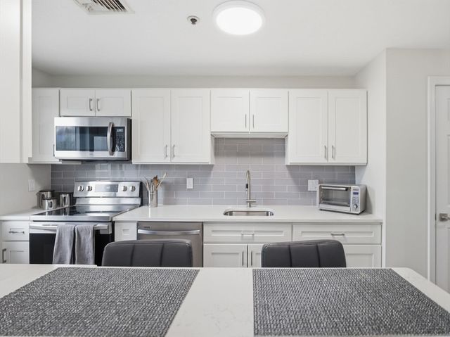 38 Dunham Rd 310, Beverly, MA 01915