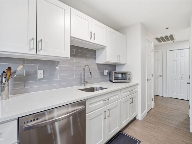 38 Dunham Rd 310, Beverly, MA 01915