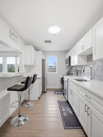 38 Dunham Rd 310, Beverly, MA 01915