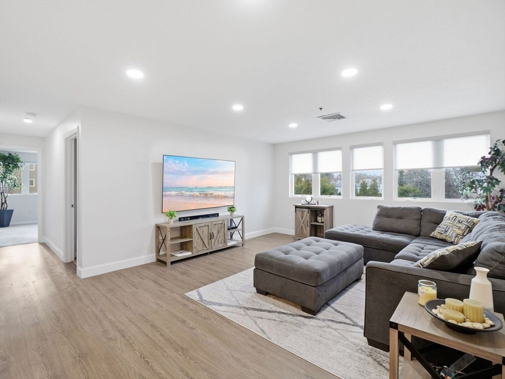 38 Dunham Rd 310, Beverly, MA 01915