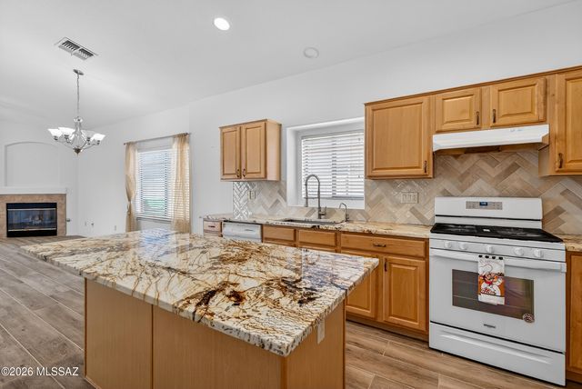 7463 N Bradstreet Drive, Tucson, AZ 85743