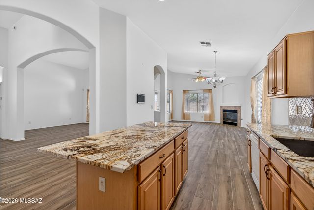 7463 N Bradstreet Drive, Tucson, AZ 85743