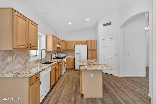 7463 N Bradstreet Drive, Tucson, AZ 85743