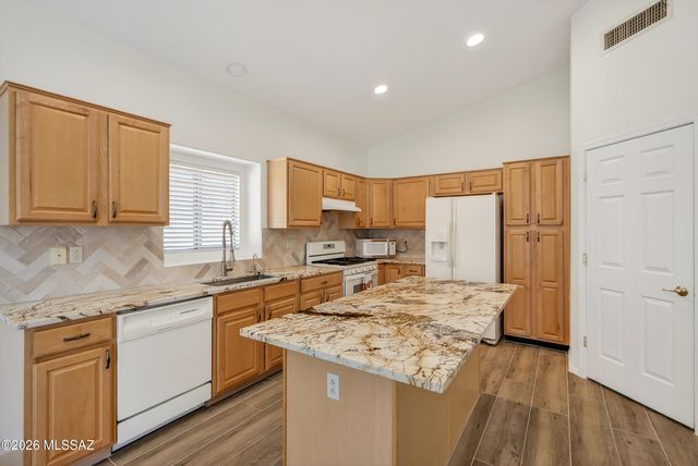 7463 N Bradstreet Drive, Tucson, AZ 85743