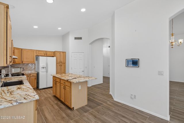 7463 N Bradstreet Drive, Tucson, AZ 85743