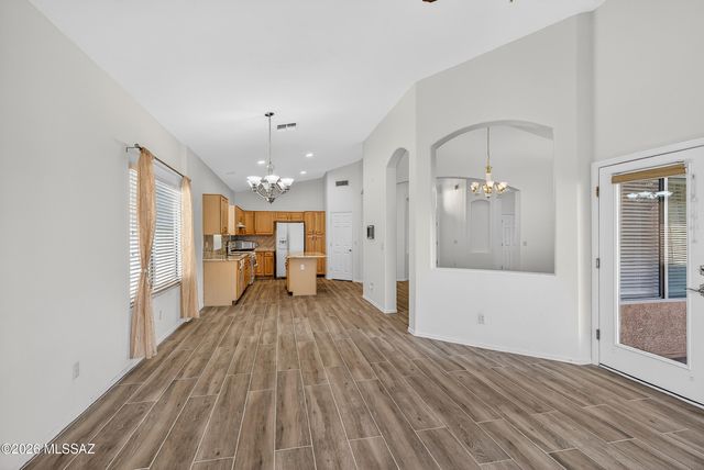 7463 N Bradstreet Drive, Tucson, AZ 85743