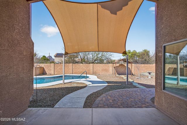 7463 N Bradstreet Drive, Tucson, AZ 85743