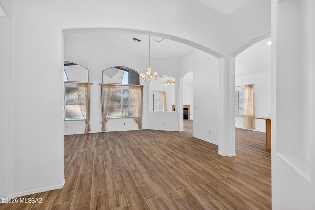 7463 N Bradstreet Drive, Tucson, AZ 85743