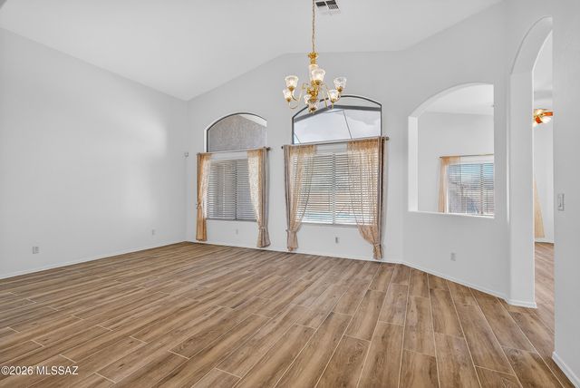 7463 N Bradstreet Drive, Tucson, AZ 85743