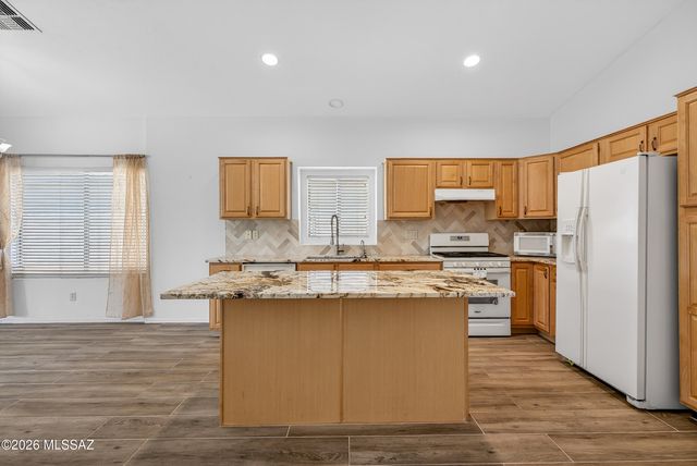 7463 N Bradstreet Drive, Tucson, AZ 85743