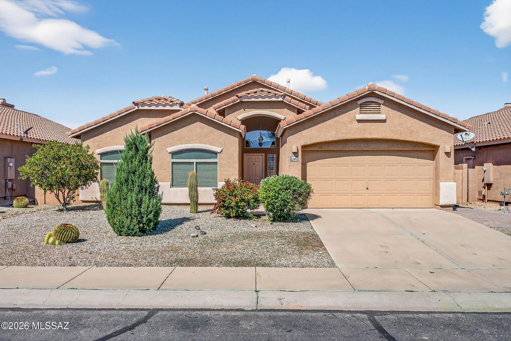 7463 N Bradstreet Drive, Tucson, AZ 85743