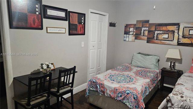 830 NE 159th St Studio, North Miami Beach, FL 33162