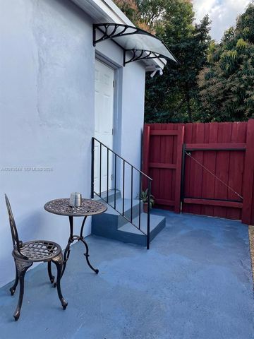 830 NE 159th St Studio, North Miami Beach, FL 33162