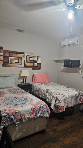 830 NE 159th St Studio, North Miami Beach, FL 33162