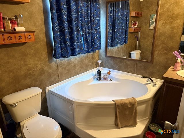 776 Fm 237, Victoria, TX 77905