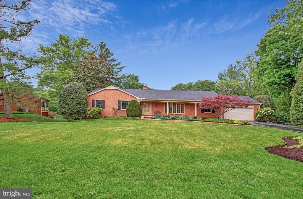 Image 1 of property listing at 3814 SPRING MEADOW DR, Ellicott City, MD 21042