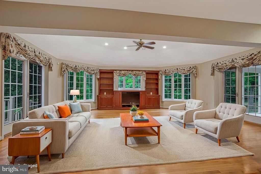 Image 13 of property listing at 3814 SPRING MEADOW DR, Ellicott City, MD 21042