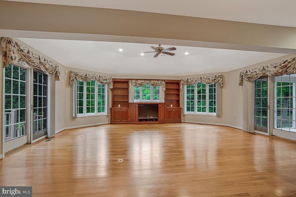 Image 14 of property listing at 3814 SPRING MEADOW DR, Ellicott City, MD 21042