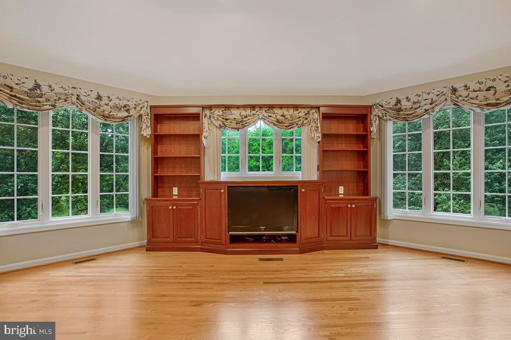 Image 15 of property listing at 3814 SPRING MEADOW DR, Ellicott City, MD 21042