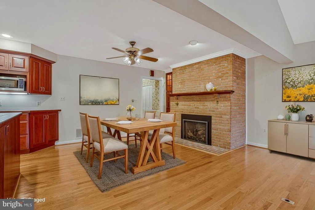 Image 17 of property listing at 3814 SPRING MEADOW DR, Ellicott City, MD 21042