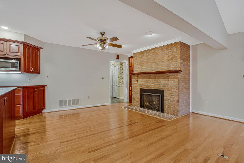 Image 18 of property listing at 3814 SPRING MEADOW DR, Ellicott City, MD 21042